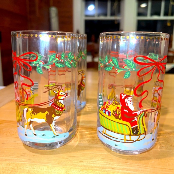 Anthropologie drinking glass set of 4 Santa sleigh